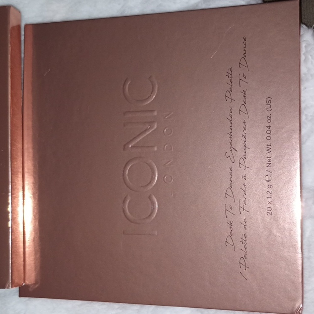 ICONIC LONDON DESK TO DANCE EYESHADOW PALETTE